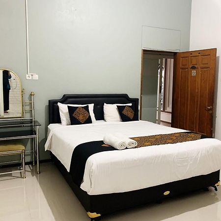Tjahaja Baroe Syariah Mitra Reddoorz At Dukuh Kupang Hotel Surabaya Exterior foto