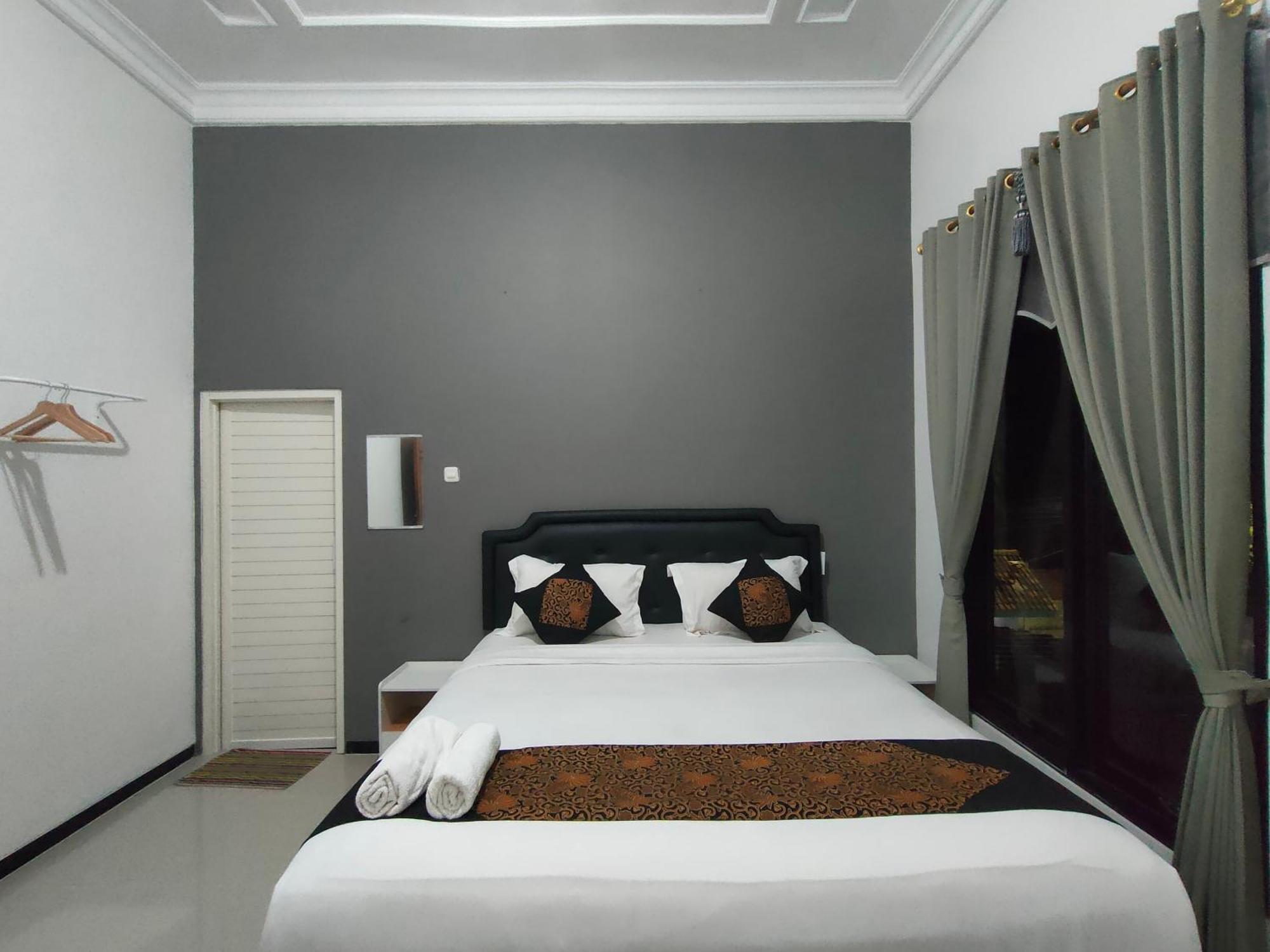Tjahaja Baroe Syariah Mitra Reddoorz At Dukuh Kupang Hotel Surabaya Exterior foto