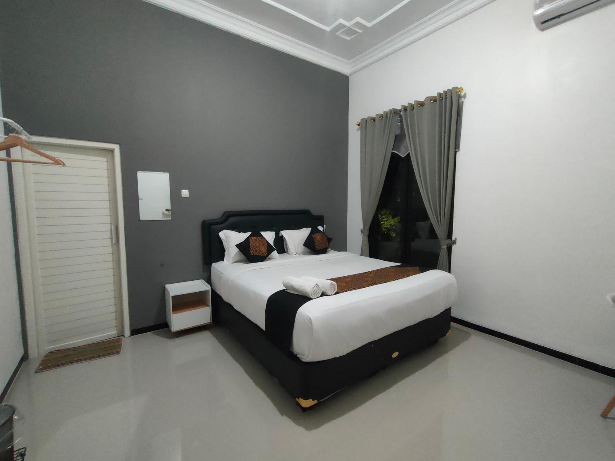 Tjahaja Baroe Syariah Mitra Reddoorz At Dukuh Kupang Hotel Surabaya Exterior foto