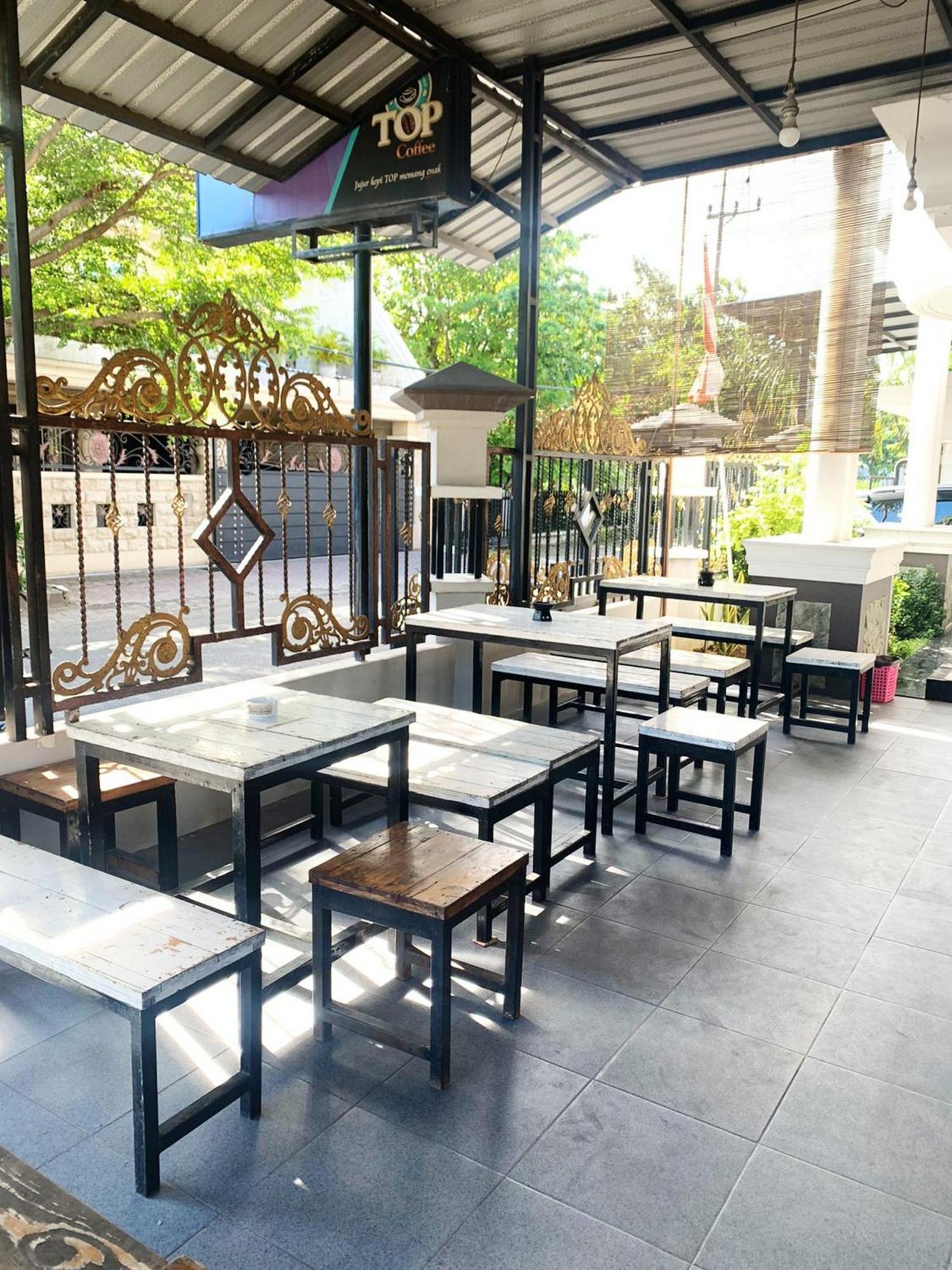 Tjahaja Baroe Syariah Mitra Reddoorz At Dukuh Kupang Hotel Surabaya Exterior foto
