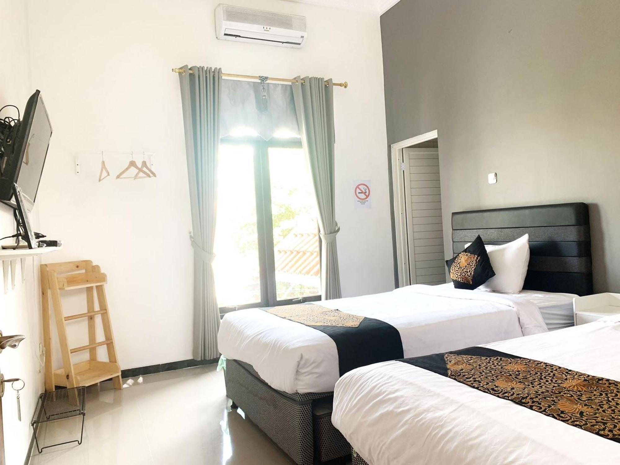 Tjahaja Baroe Syariah Mitra Reddoorz At Dukuh Kupang Hotel Surabaya Exterior foto