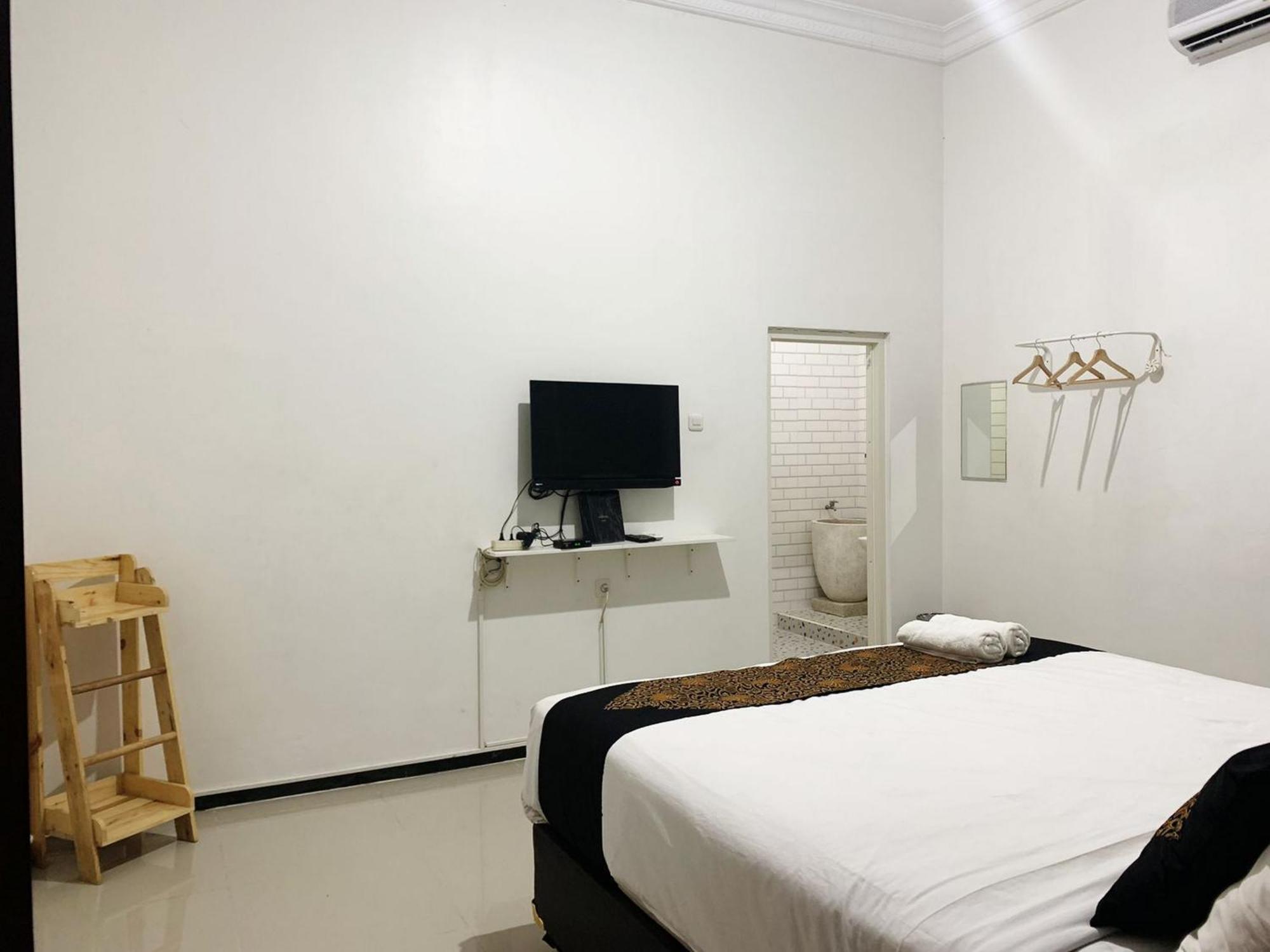 Tjahaja Baroe Syariah Mitra Reddoorz At Dukuh Kupang Hotel Surabaya Exterior foto