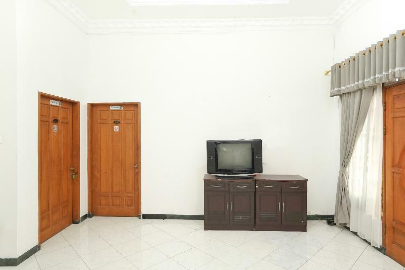 Tjahaja Baroe Syariah Mitra Reddoorz At Dukuh Kupang Hotel Surabaya Exterior foto